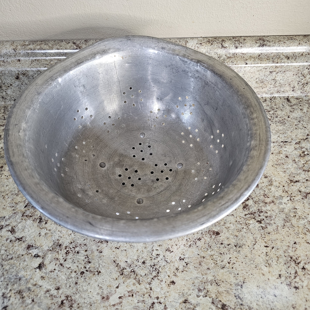 "Vintage" Stainless Steel Colander - Picture 3 of 13
